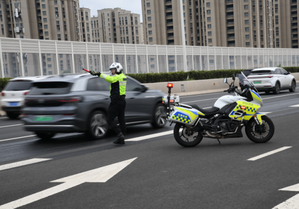 海通富配资 青岛公安交管全力保障国庆中秋假期交通安全畅通